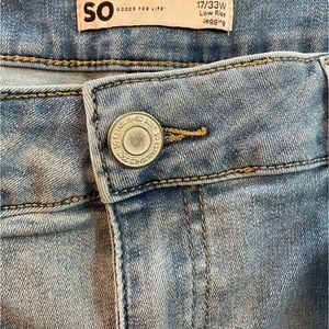 Distressed jeggings size 17